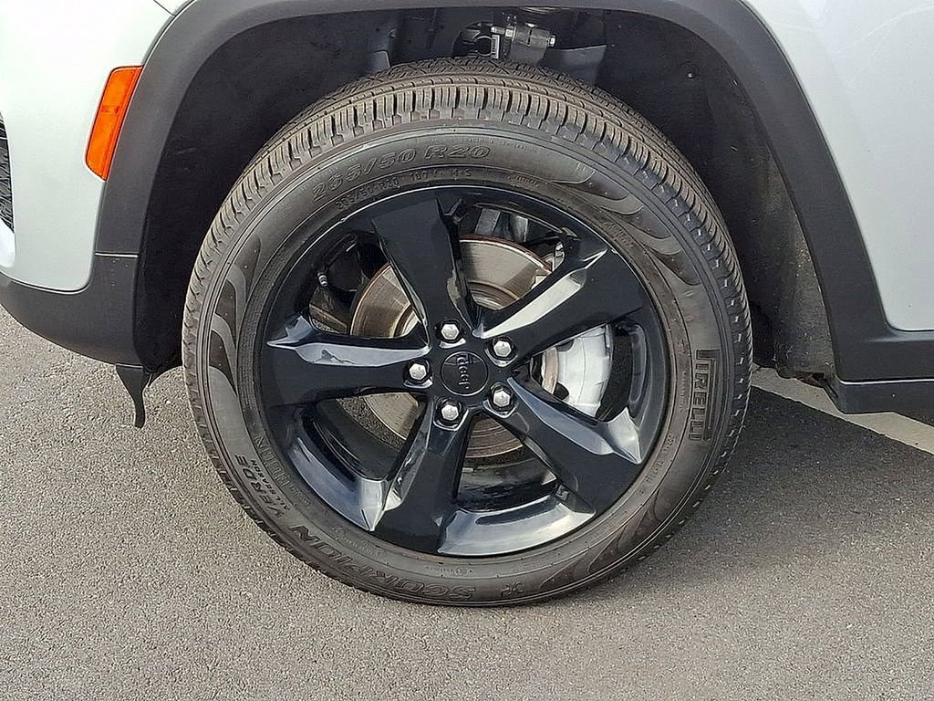 Used 2024 Jeep Grand Cherokee Limited w/ Black Appearance Package image 8