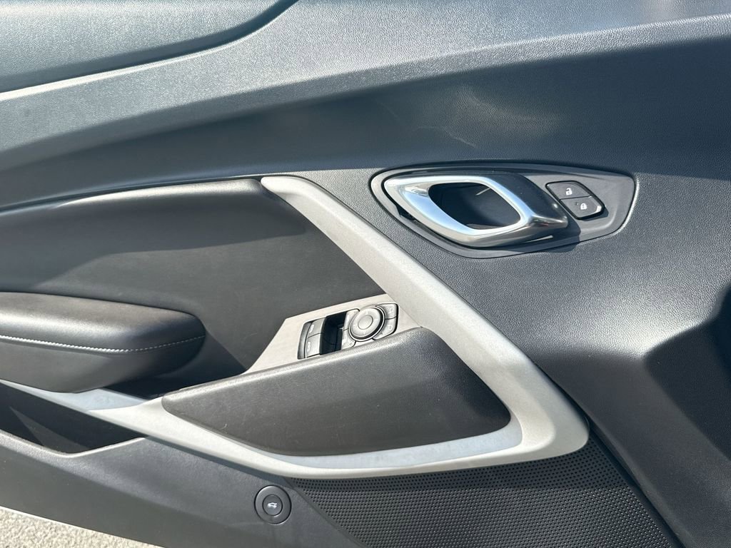 Used 2020 Chevrolet Camaro LT image 15