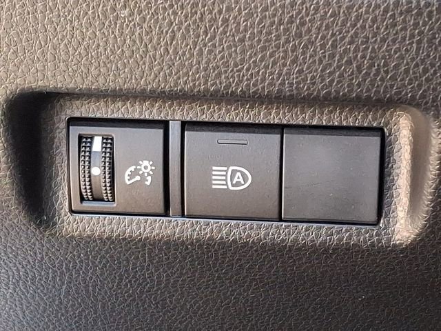 Used 2019 Toyota RAV4 LE w/ All Weather Liner Package AWD/4WD image 24