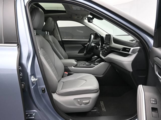Used 2021 Toyota Highlander XLE FWD image 44