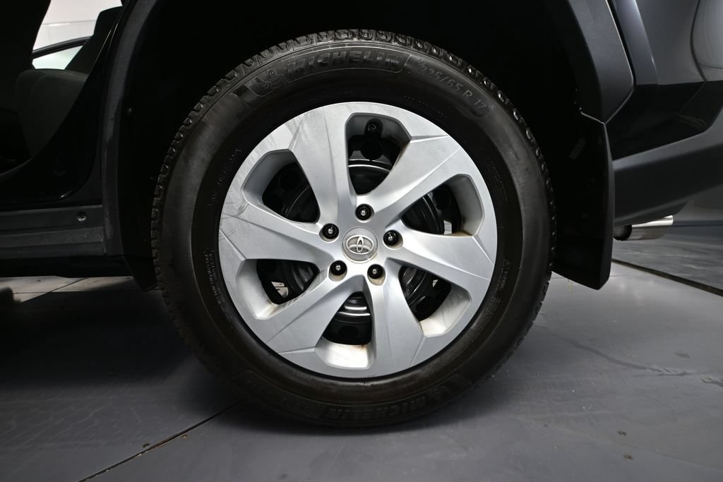 Used 2020 Toyota RAV4 LE w/ All Weather Liner Package AWD/4WD image 12