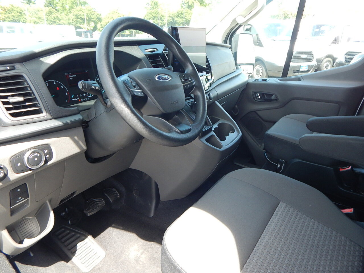 Used 2023 Ford Transit 350 XLT RWD image 2