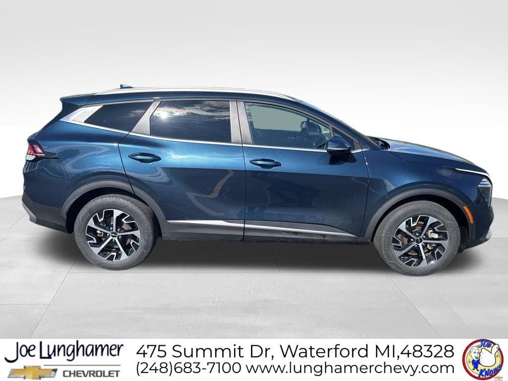 Used 2024 Kia Sportage EX AWD/4WD image 2