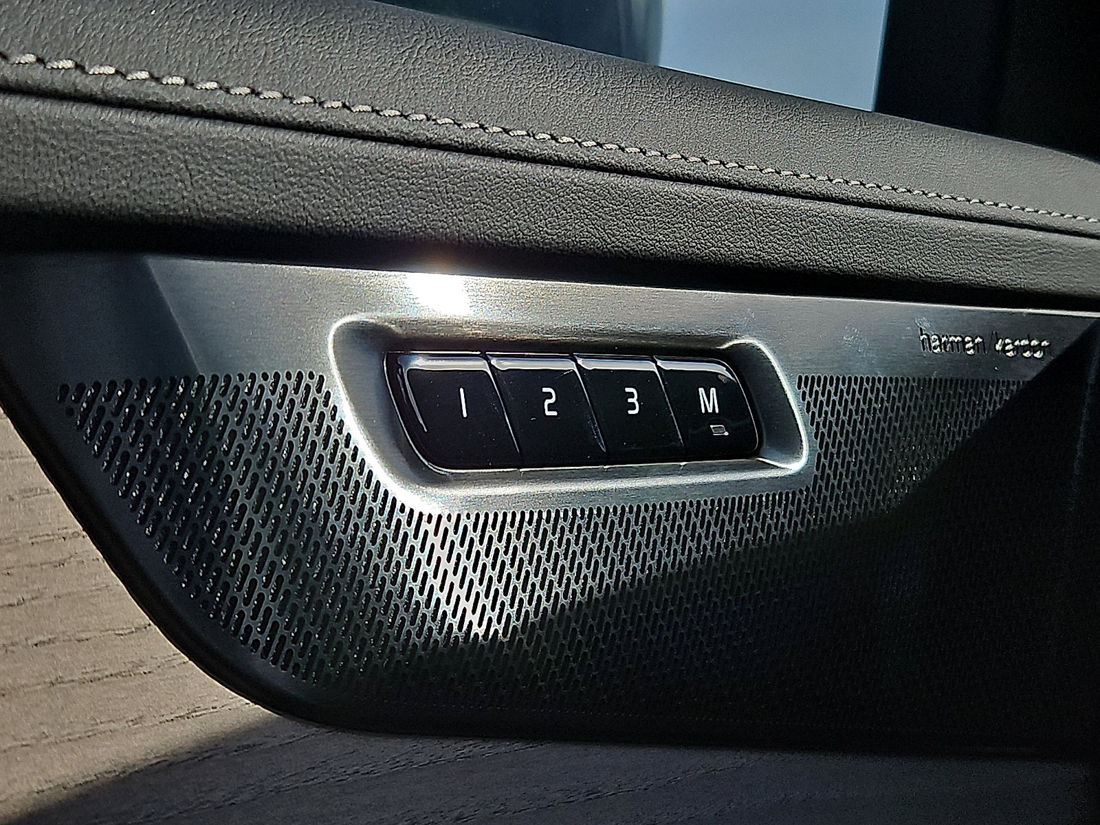 New 2026 Volvo XC90 T8 Plus image 18