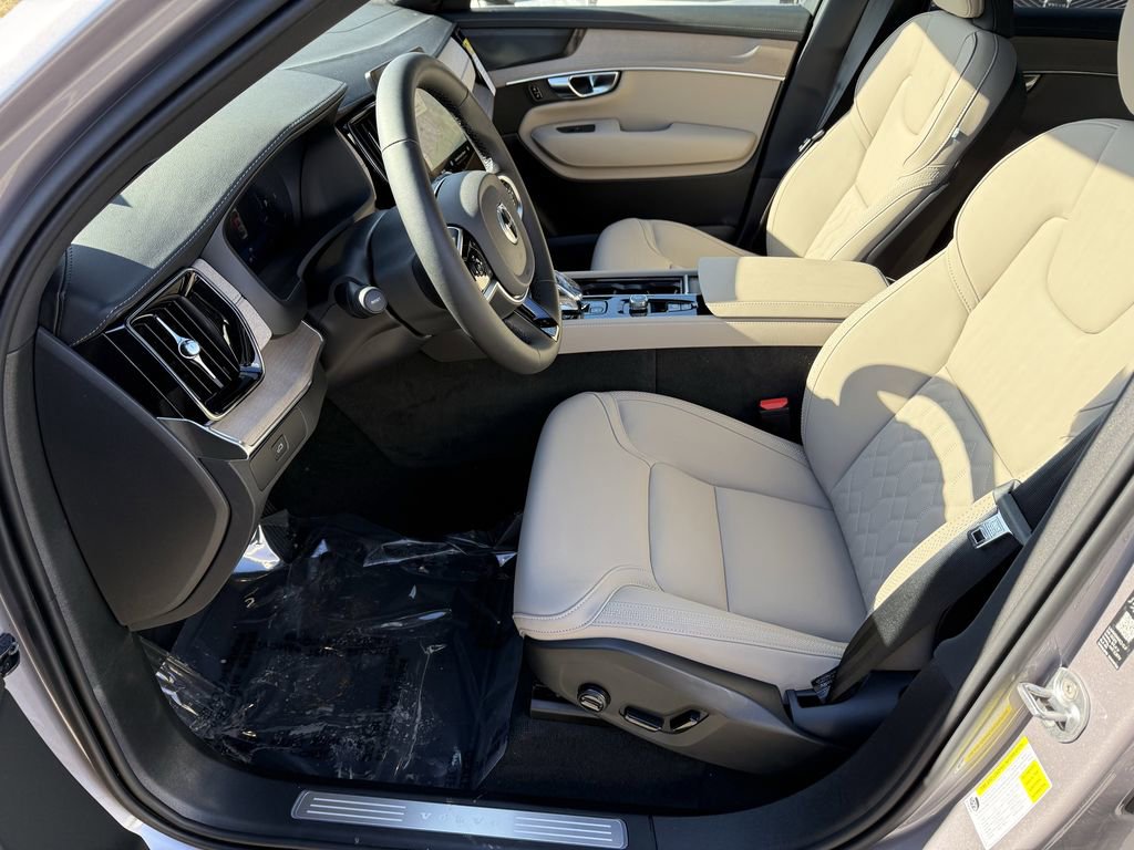 New 2026 Volvo XC90 B6 Plus w/ Protection Package Premier image 9