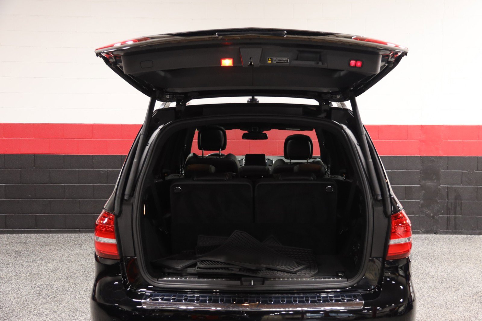 Used 2019 Mercedes-Benz GLS 63 AMG 4MATIC w/ AMG Night Styling Package image 31