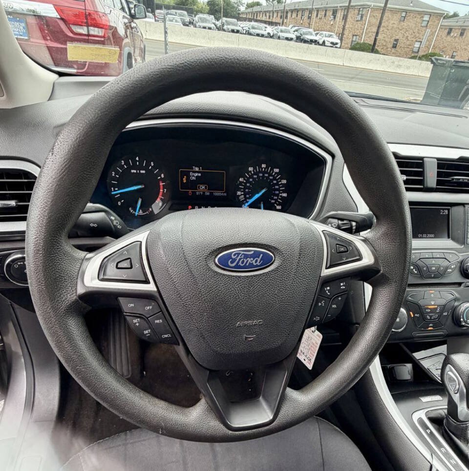 Used 2014 Ford Fusion SE FWD image 17