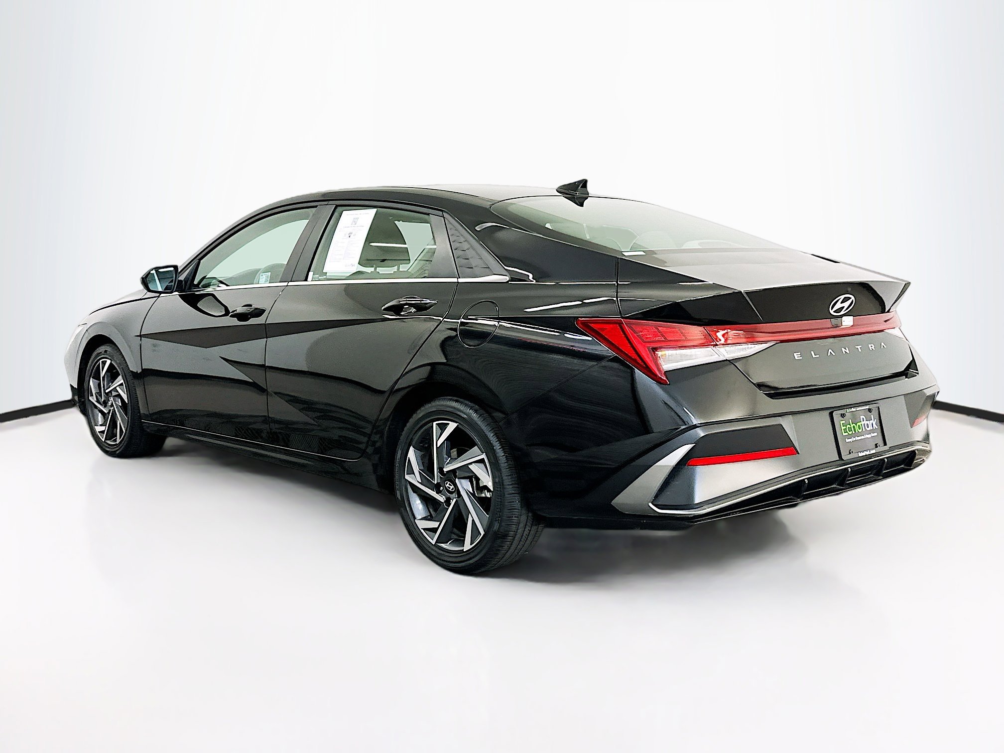 Used 2025 Hyundai Elantra SEL image 5