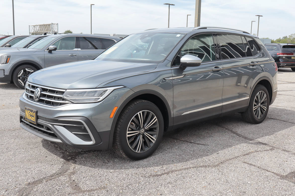 Used 2024 Volkswagen Tiguan Wolfsburg Edition AWD/4WD image 3