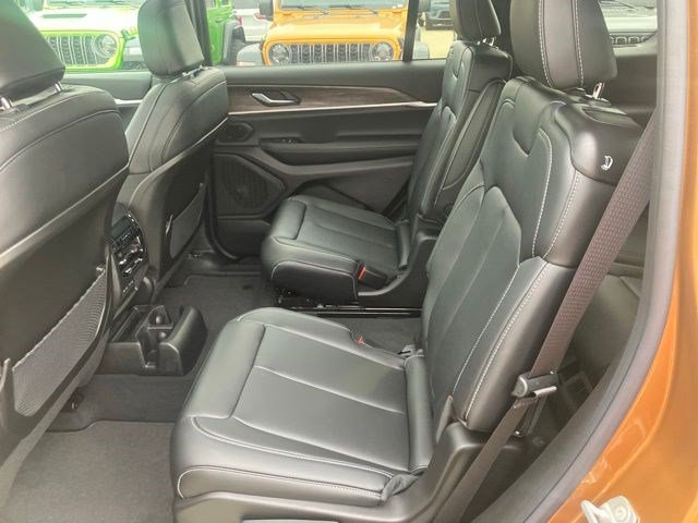 New 2026 Jeep Grand Cherokee L Limited w/ Limited Altitude Package AWD/4WD image 22