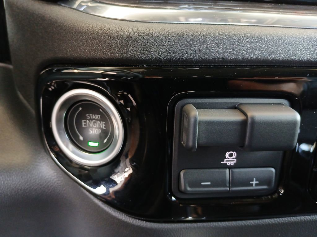 Used 2025 Chevrolet Silverado 1500 LTZ image 17