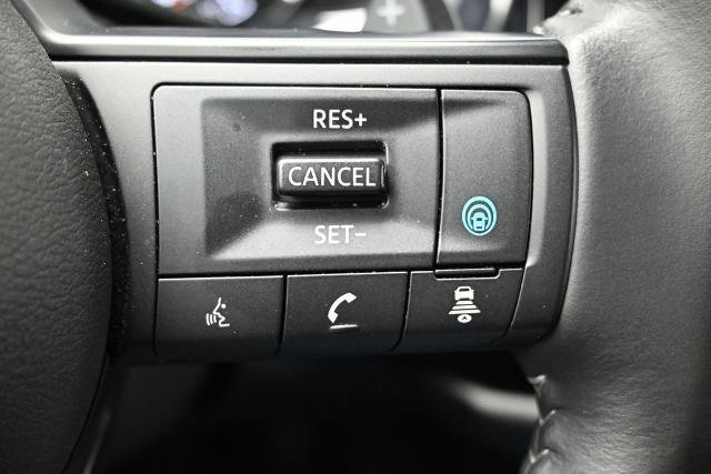 Used 2025 Nissan Pathfinder SV AWD/4WD image 30