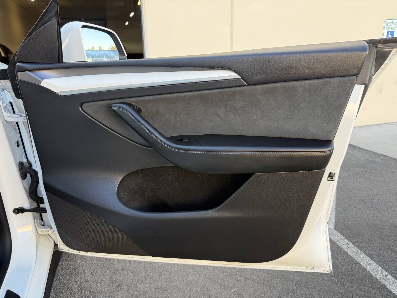 Used 2024 Tesla Model Y Long Range AWD/4WD image 21
