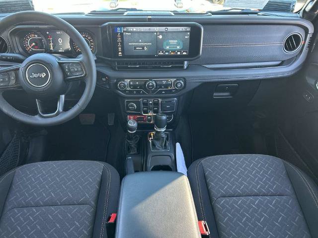 Used 2025 Jeep Gladiator Mojave w/ Convenience Group AWD/4WD image 15