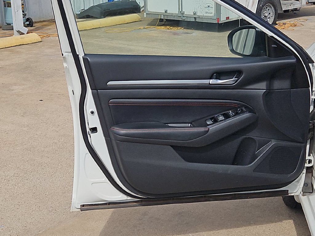 Used 2023 Nissan Altima 2.5 SR FWD image 8