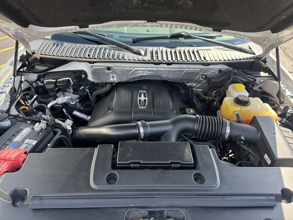 Used 2016 Lincoln Navigator L Select image 18