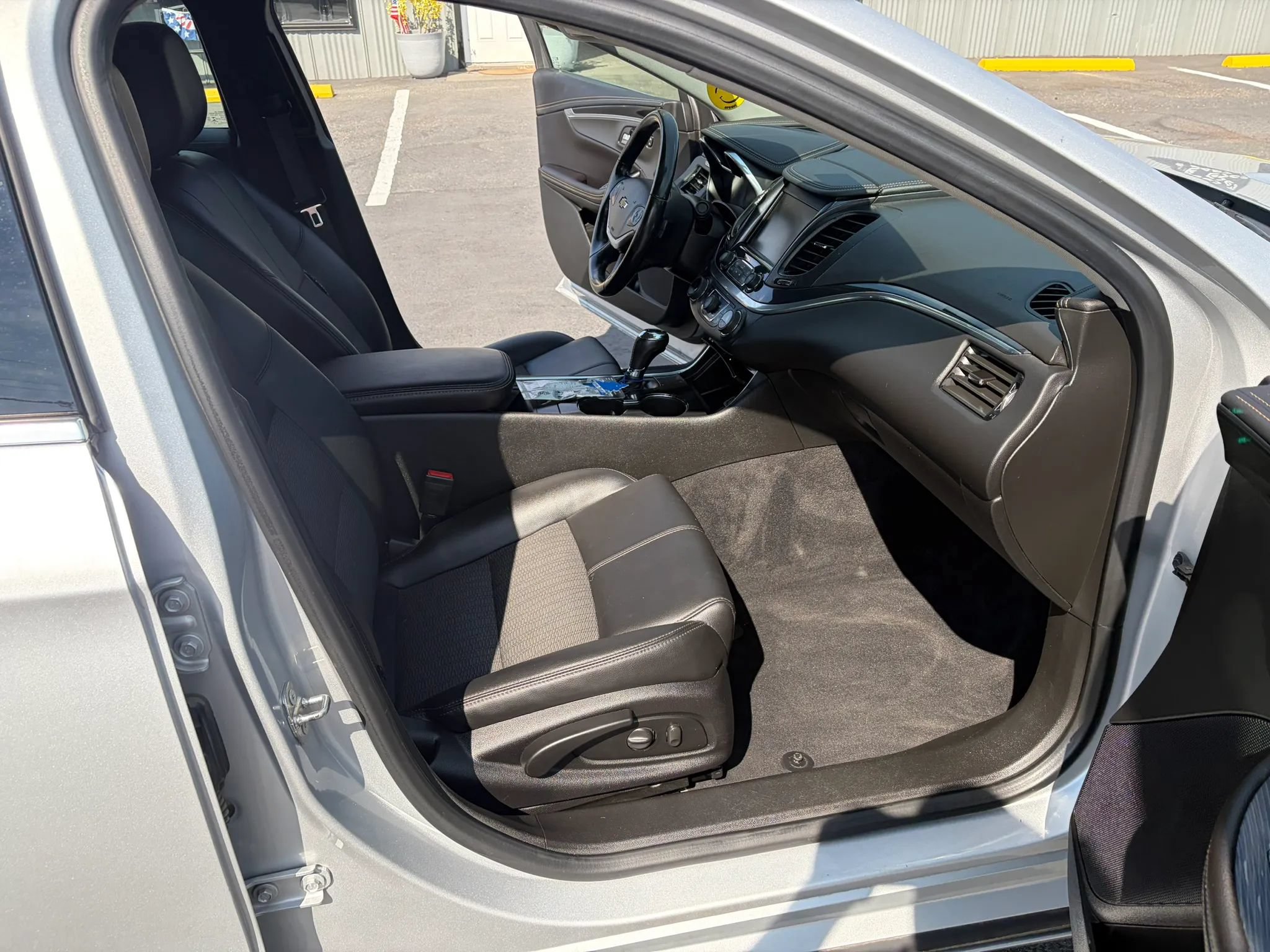 Used 2019 Chevrolet Impala LT FWD image 30