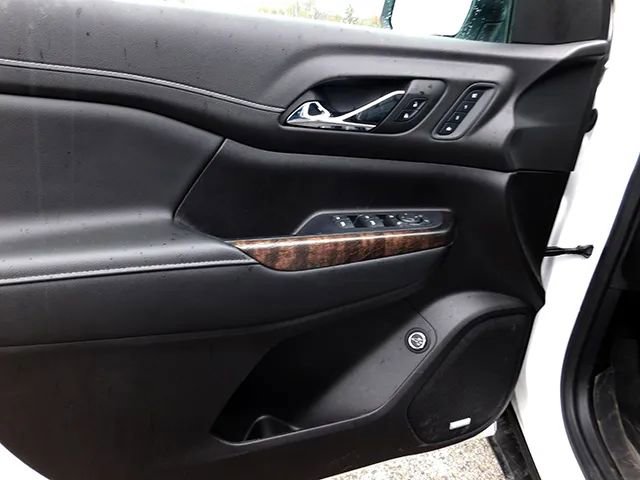 Used 2022 GMC Acadia Denali w/ Denali Ultimate Package image 16