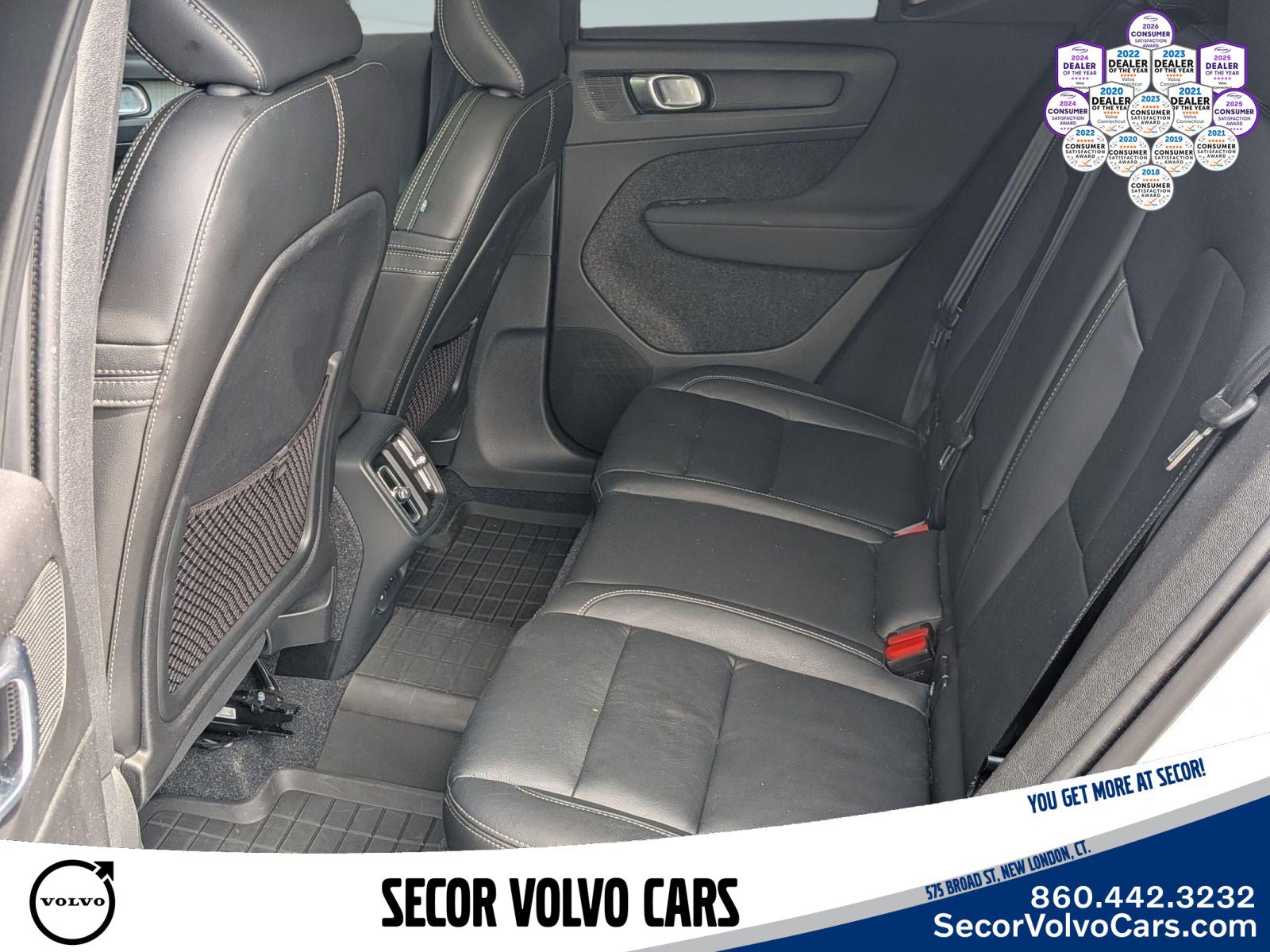 Used 2024 Volvo XC40 B5 Plus w/ Protection Package Premier AWD/4WD image 16
