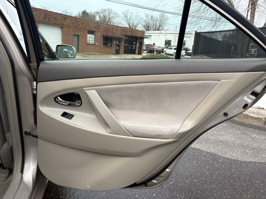Used 2007 Toyota Camry XLE image 28