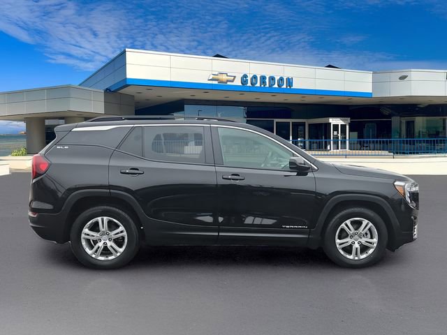 Used 2022 GMC Terrain SLE w/ Driver Convenience Package image 5
