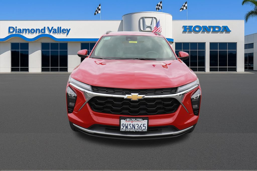 Used 2026 Chevrolet Trax LT FWD image 2