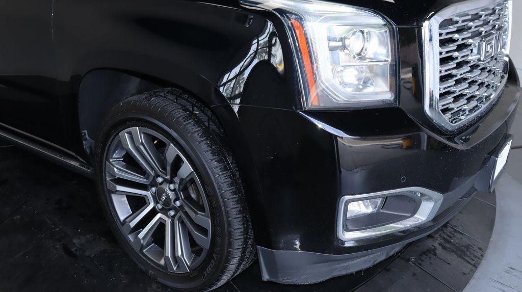 Used 2020 GMC Yukon XL Denali w/ Denali Premium Package AWD/4WD image 13
