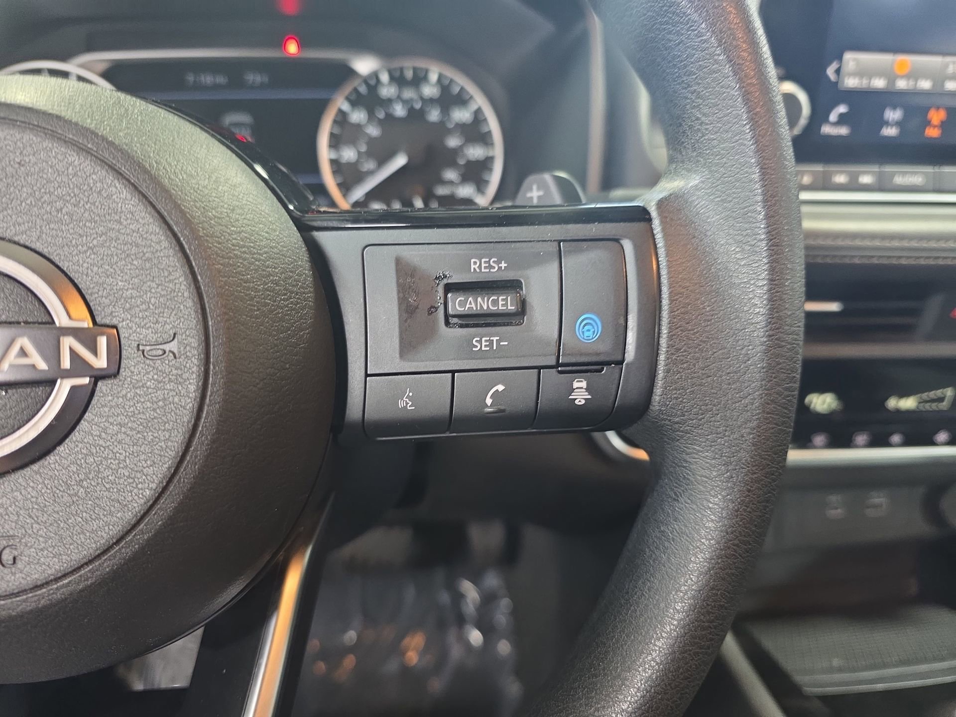 Used 2023 Nissan Rogue SV FWD image 18