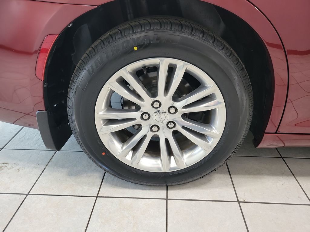 Used 2019 Chrysler 300 Touring w/ Driver Convenience Group RWD image 49