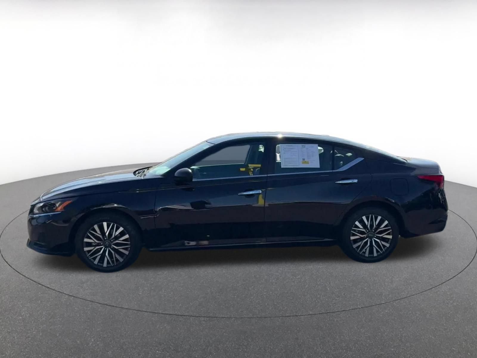 Used 2025 Nissan Altima 2.5 SV FWD image 9