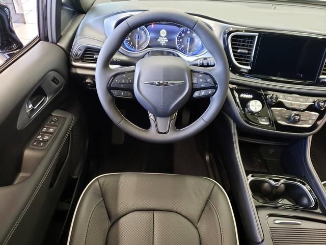 New 2026 Chrysler Pacifica Limited w/ S Appearance Package image 9