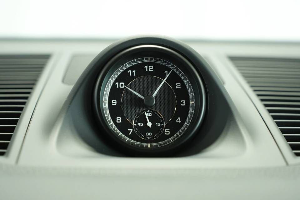 Certified 2025 Porsche Macan AWD/4WD image 35
