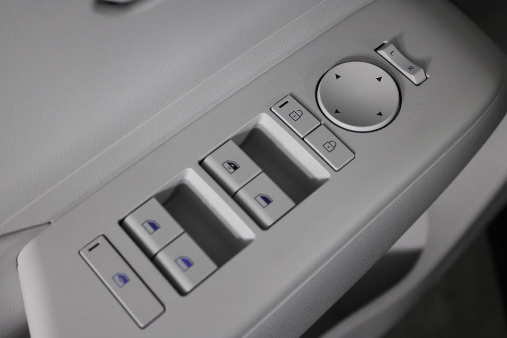 Certified 2026 Hyundai Kona SE image 23