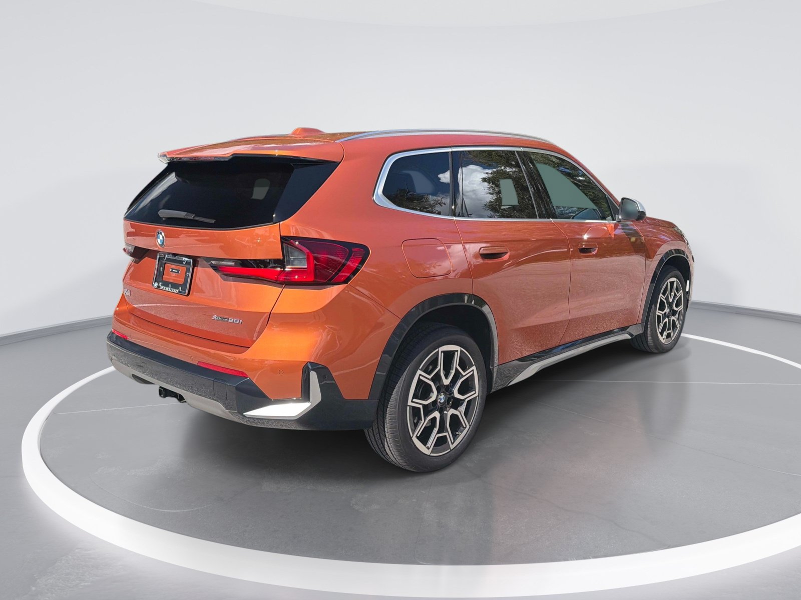 Used 2023 BMW X1 xDrive28i w/ Convenience Package AWD/4WD image 3