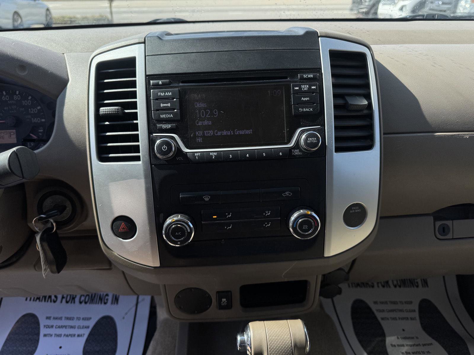 Used 2016 Nissan Frontier SV image 4