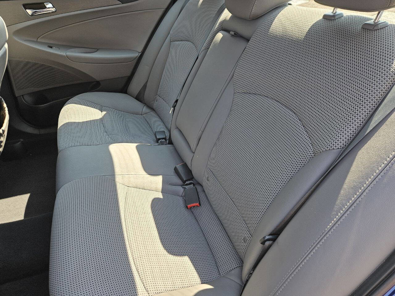 Used 2011 Hyundai Sonata SE w/ Navigation & Sunroof Pkg 4 FWD image 13