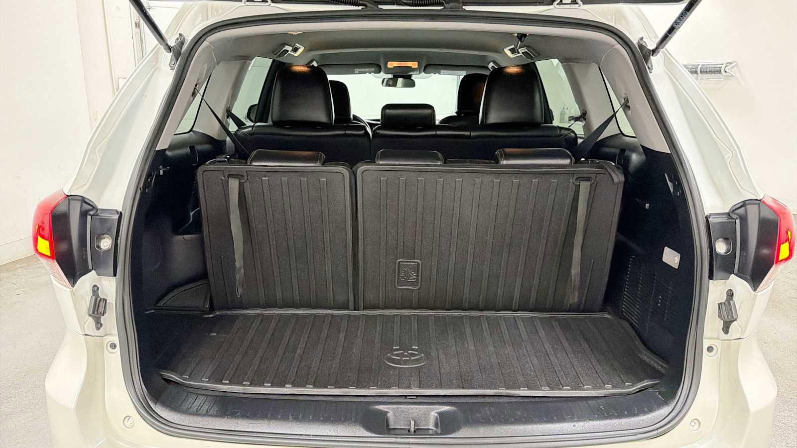 Certified 2017 Toyota Highlander LE AWD/4WD image 27