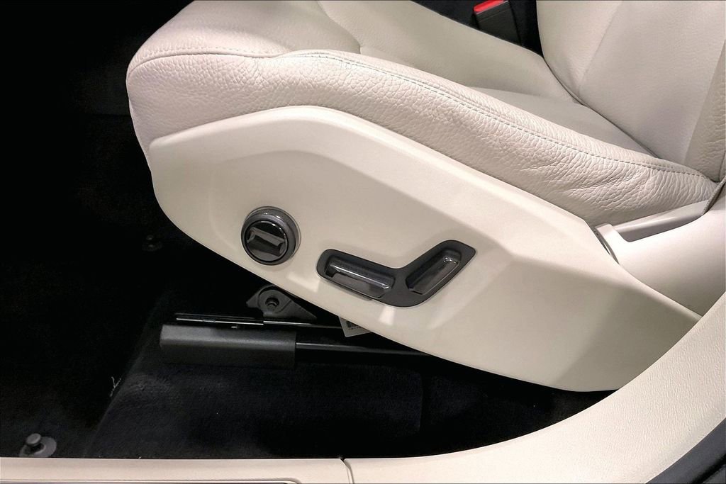 Used 2023 Volvo XC60 B5 Core w/ Climate Package AWD/4WD image 19