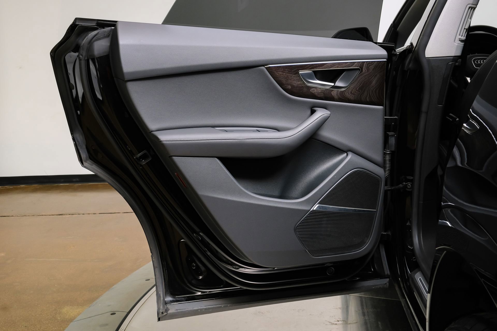 Used 2023 Audi Q8 Premium Plus w/ Premium Plus Package image 48