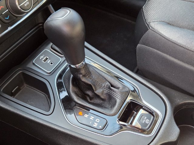 Used 2019 Jeep Cherokee Limited FWD image 29