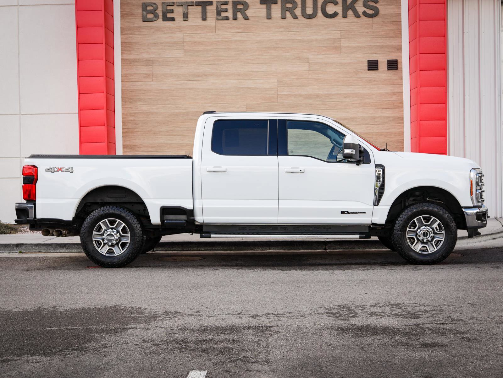 Used 2023 Ford F350 Lariat AWD/4WD image 2