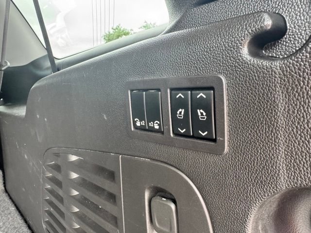 Used 2018 Chevrolet Suburban LT w/ LT Signature Package RWD image 26