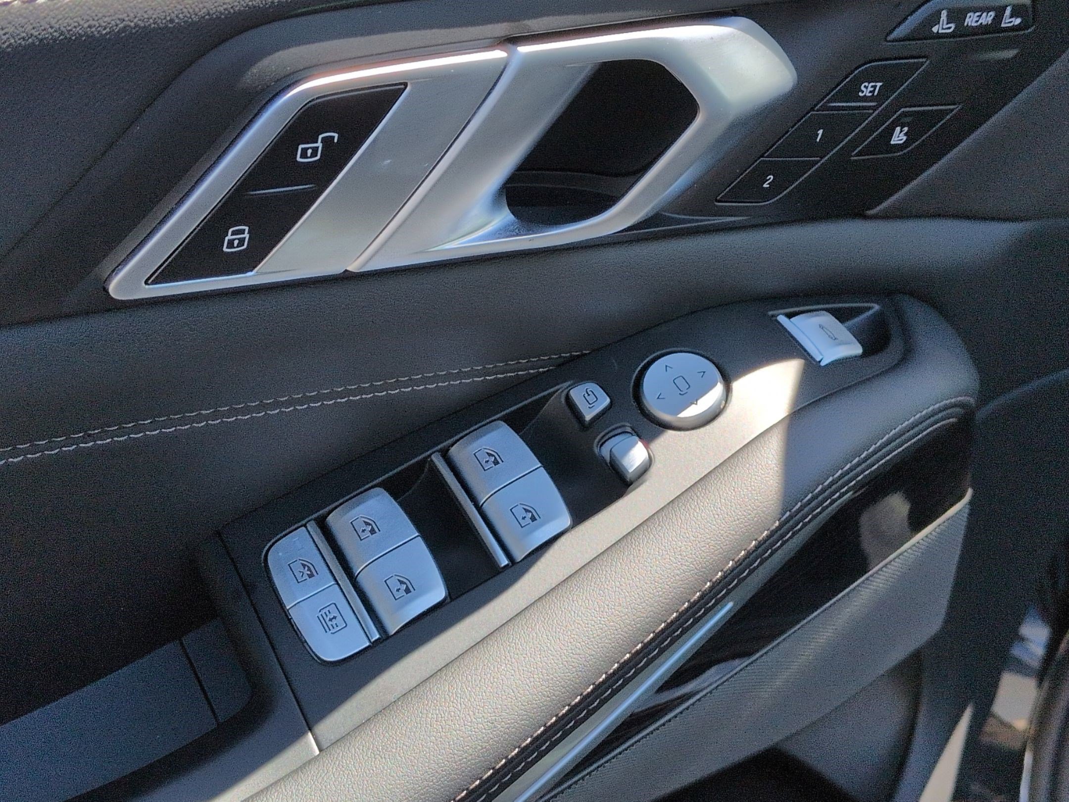 Used 2025 BMW X7 M60i AWD/4WD image 15