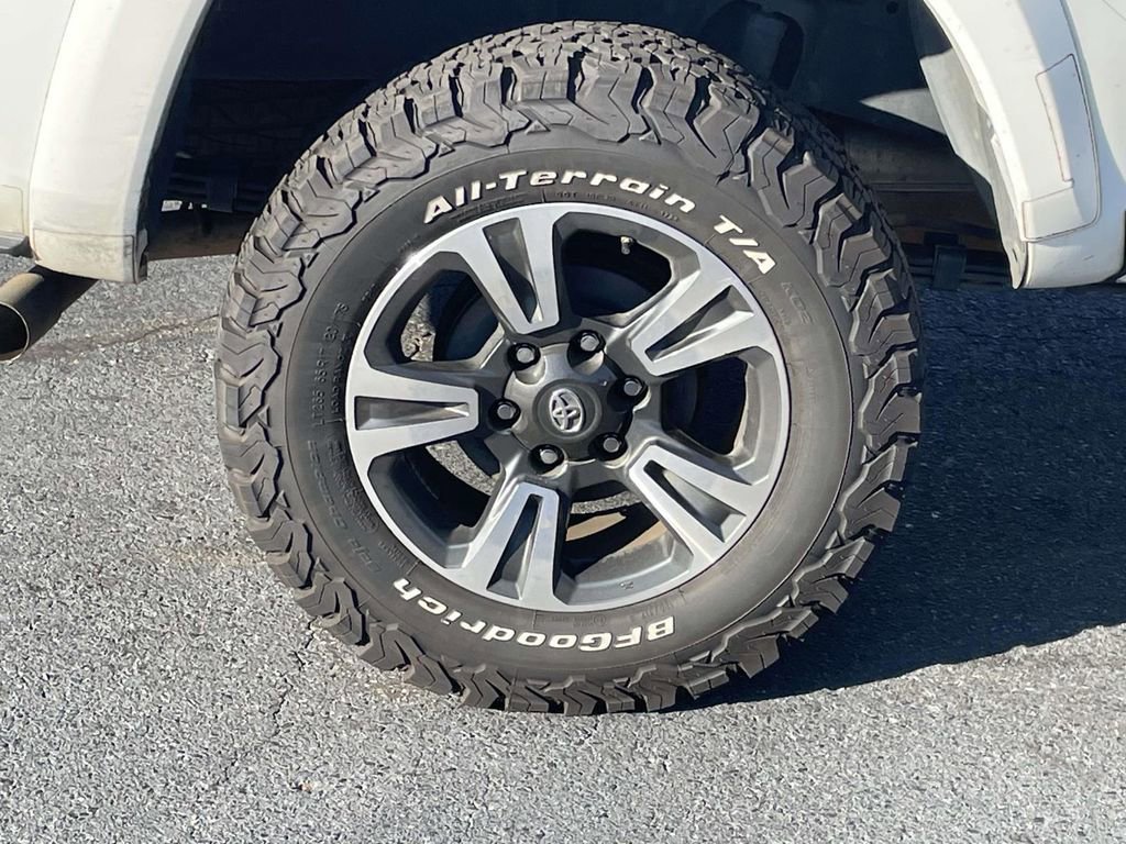Used 2018 Toyota Tacoma TRD Sport image 12