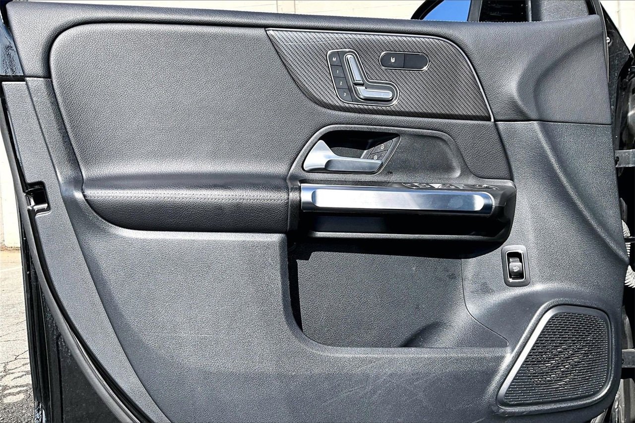 Used 2022 Mercedes-Benz GLB 35 AMG 4MATIC image 25