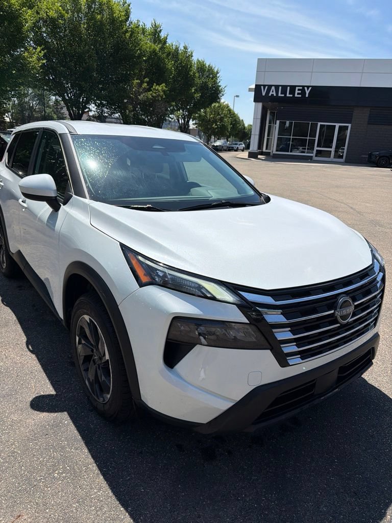 Used 2025 Nissan Rogue SV AWD/4WD image 5
