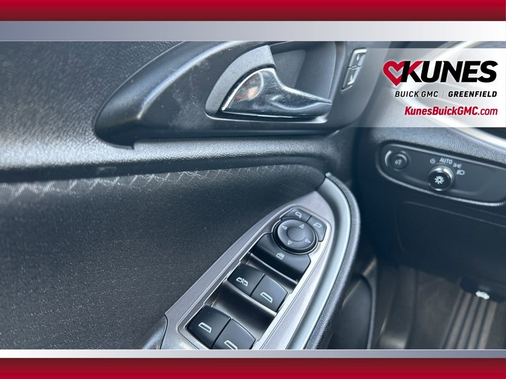 Used 2023 Chevrolet Malibu LT image 34