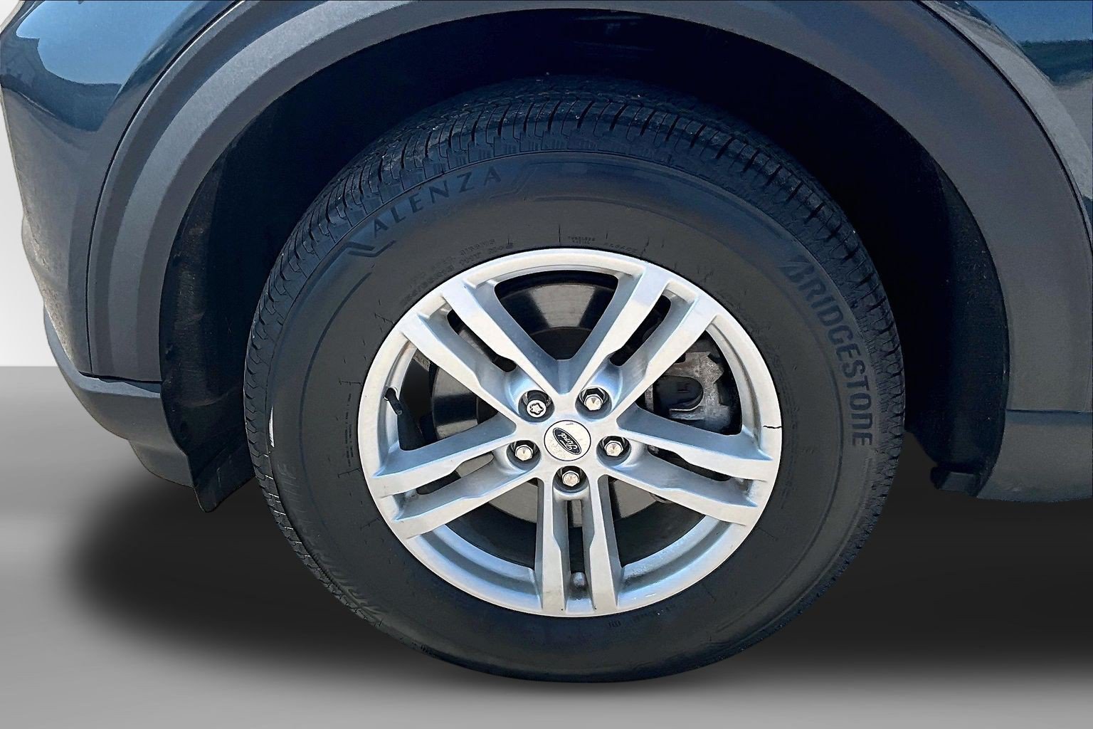 Used 2023 Ford Explorer XLT w/ Equipment Group 202A AWD/4WD image 9