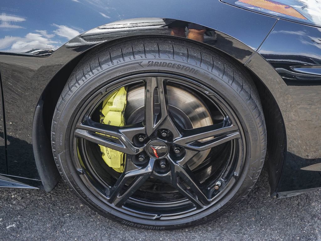 Used 2021 Chevrolet Corvette Stingray Coupe w/ Z51 Performance Package image 9