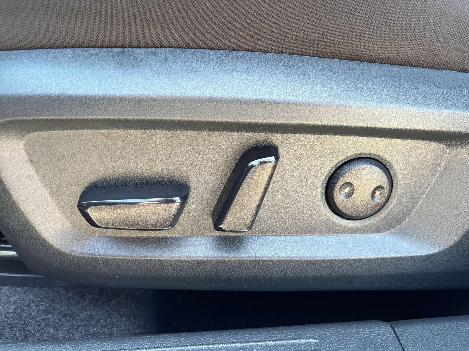 Used 2025 Nissan Rogue SV FWD image 21